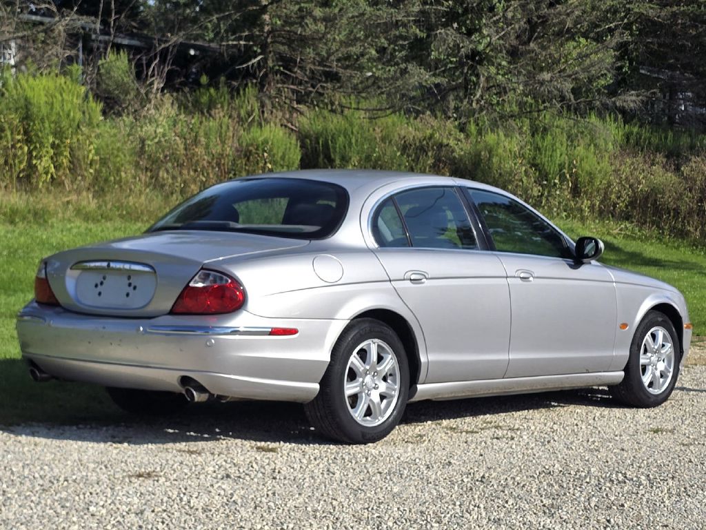 Photo 9 of this JAGUAR S-TYPE