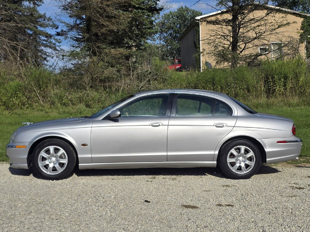 Photo 3 of this JAGUAR S-TYPE
