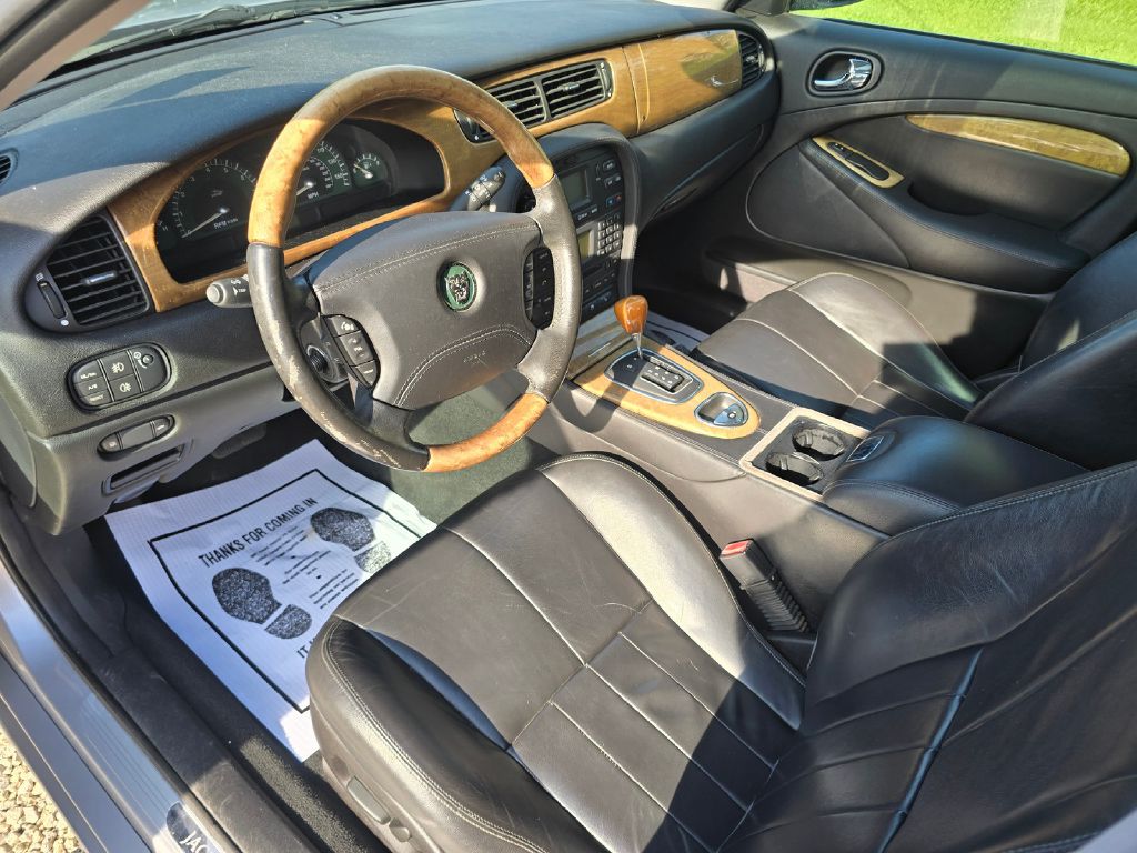 Photo 12 of this JAGUAR S-TYPE