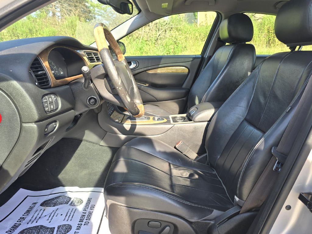 Photo 13 of this JAGUAR S-TYPE
