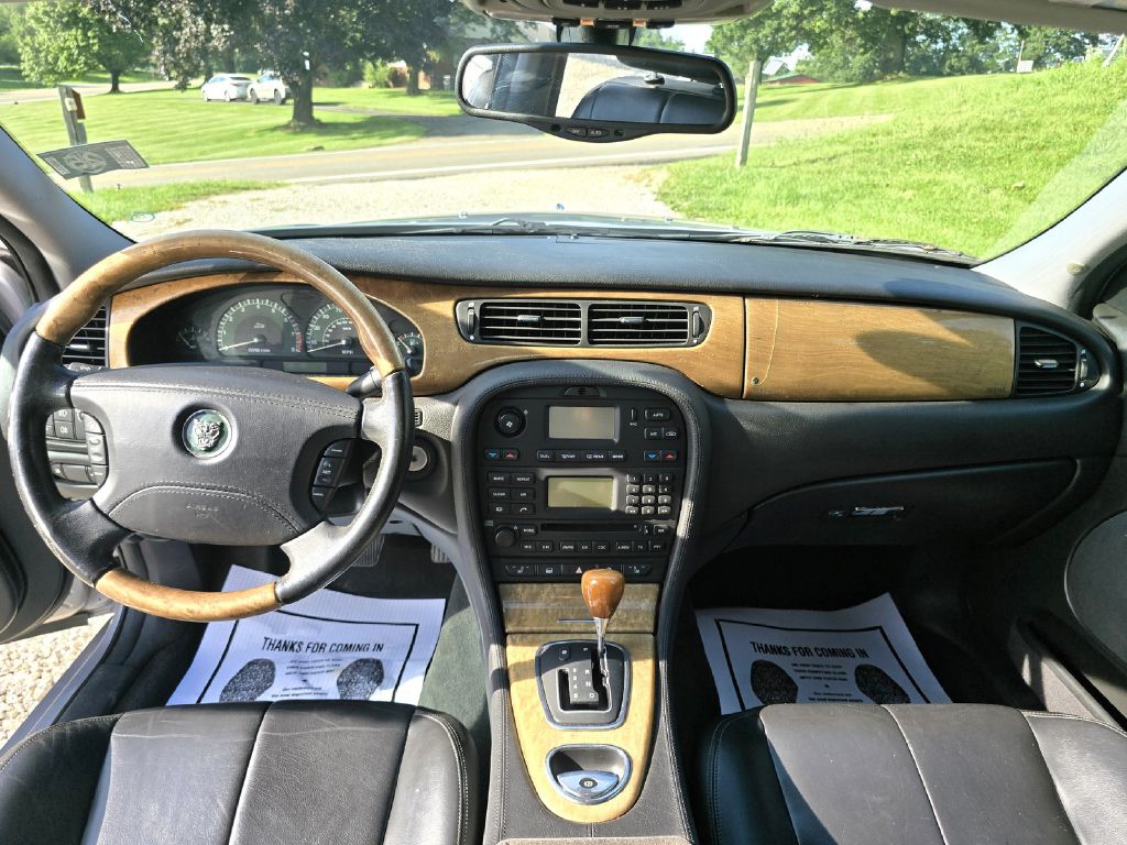 Photo 17 of this JAGUAR S-TYPE