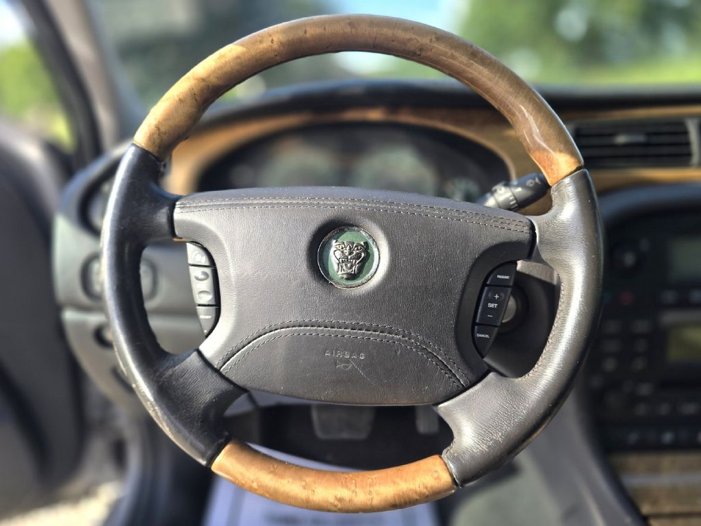 Photo 18 of this JAGUAR S-TYPE