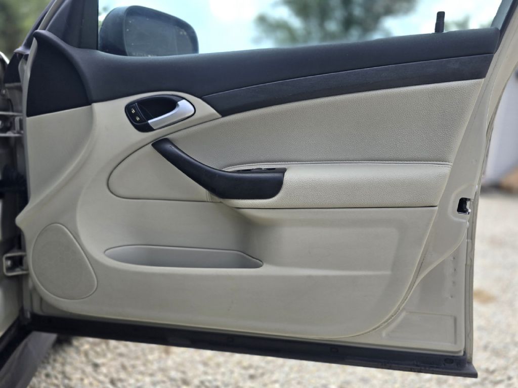 Photo 22 of this SAAB 9-3
