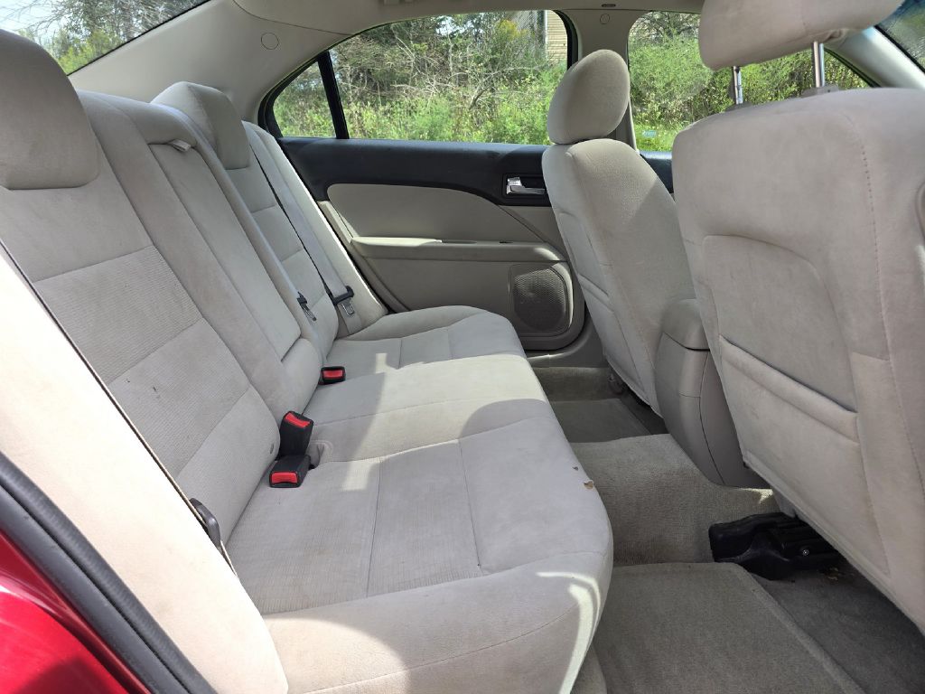Photo 15 of this FORD FUSION