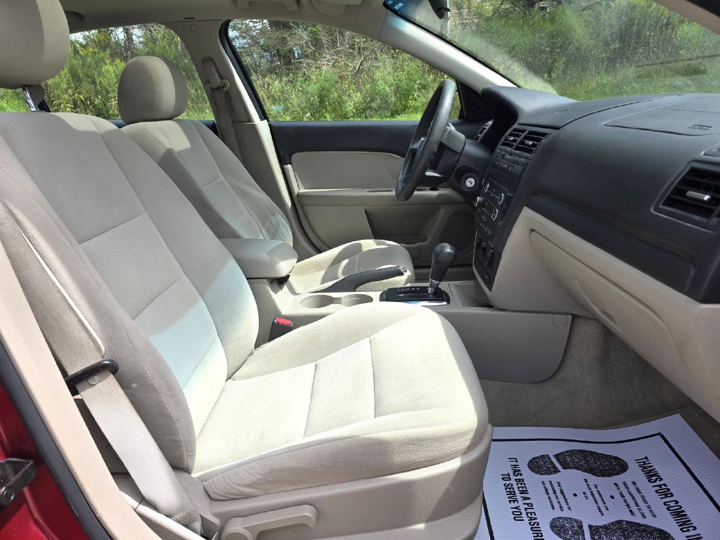 Photo 16 of this FORD FUSION