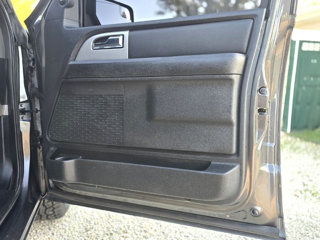 Photo 24 of this FORD EXPEDITION