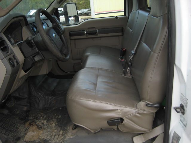 Photo 19 of this FORD F550