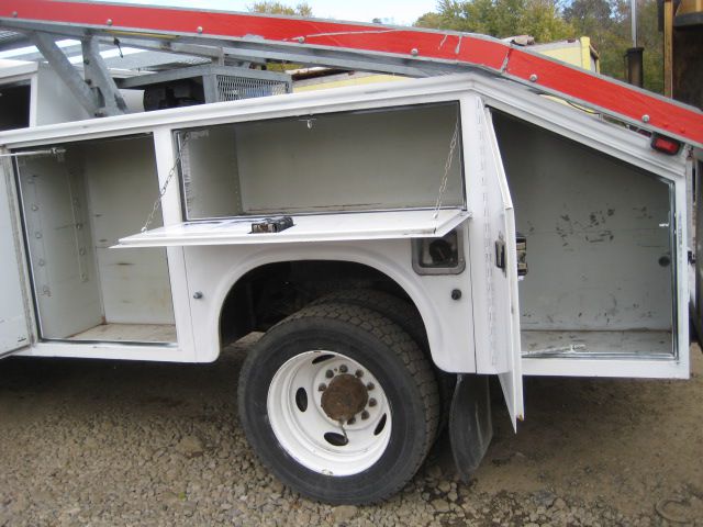 Photo 26 of this FORD F550