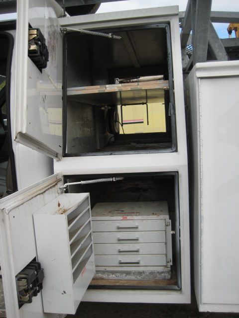 Photo 31 of this FORD F550