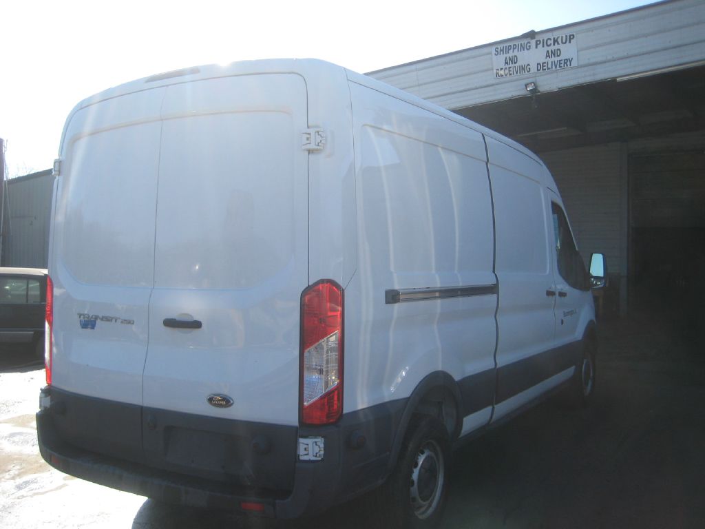 Photo 5 of this FORD TRANSIT