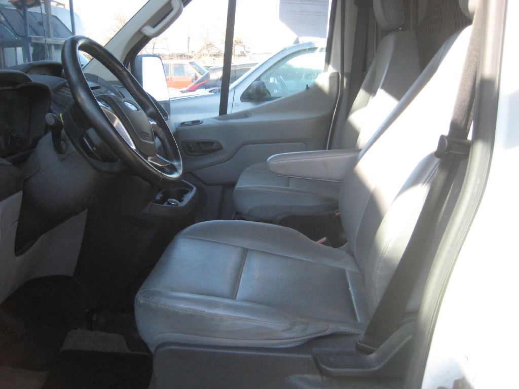 Photo 8 of this FORD TRANSIT
