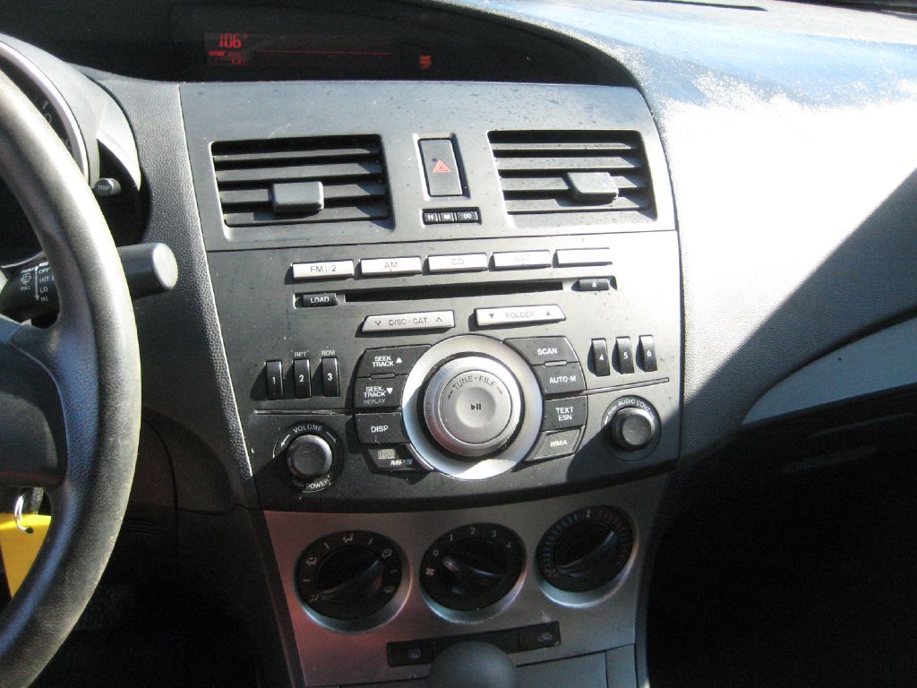 Photo 15 of this MAZDA 3