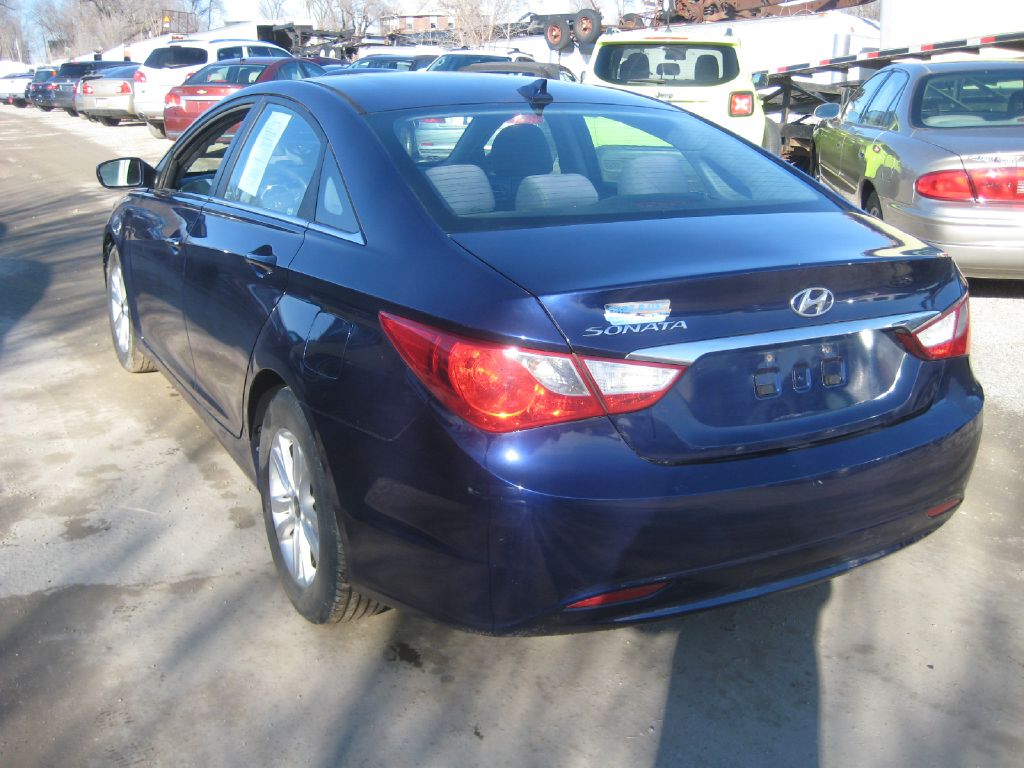 Photo 3 of this HYUNDAI SONATA