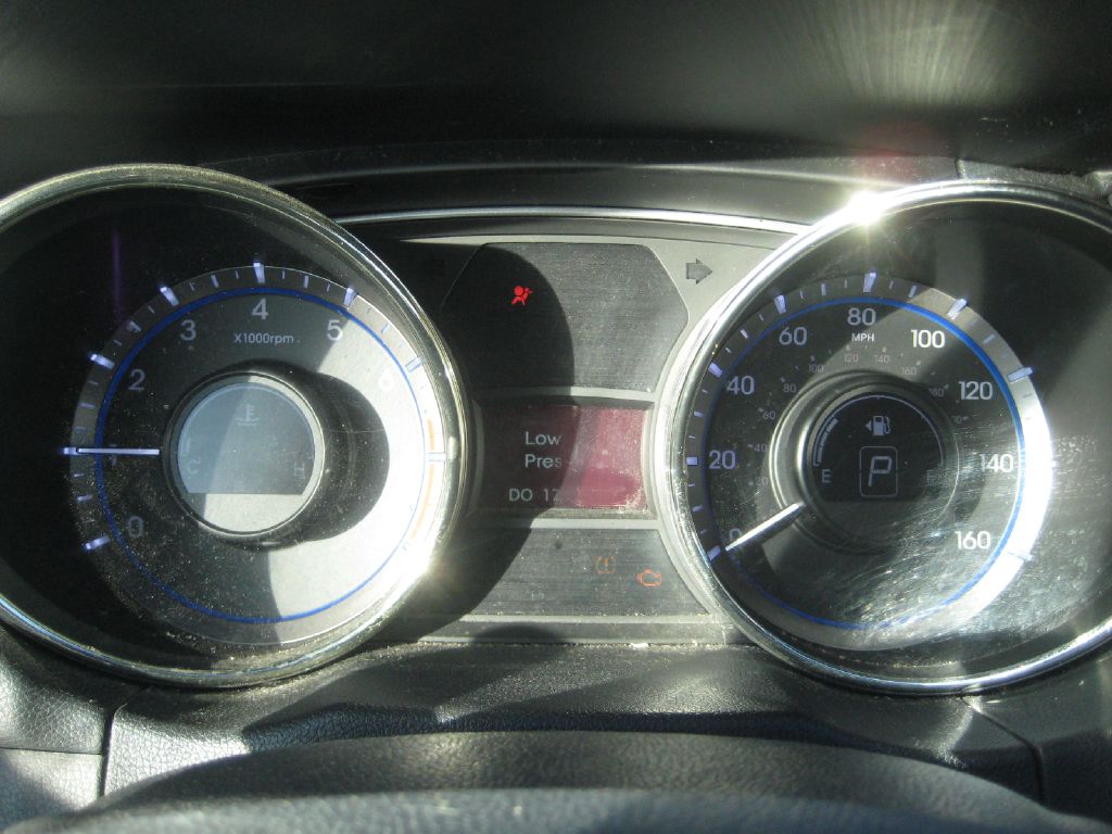 Photo 8 of this HYUNDAI SONATA