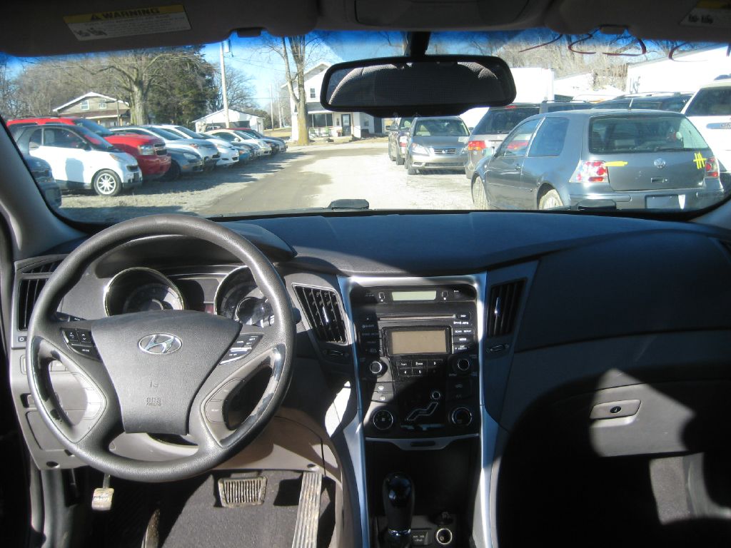 Photo 9 of this HYUNDAI SONATA