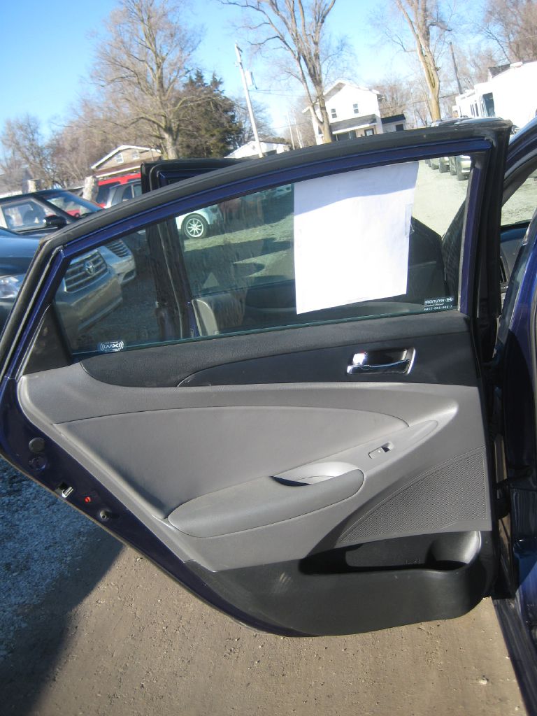 Photo 10 of this HYUNDAI SONATA