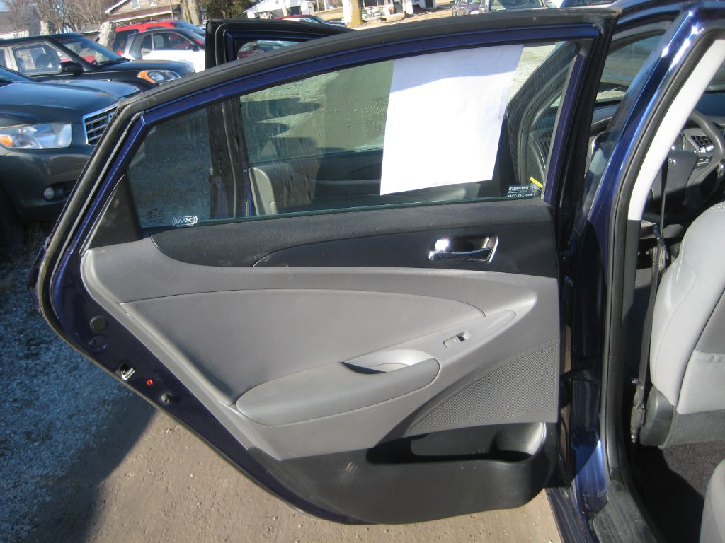 Photo 11 of this HYUNDAI SONATA