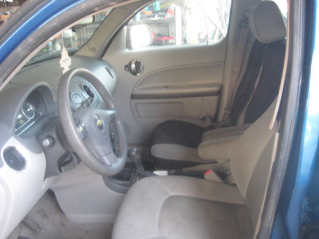 Photo 10 of this CHEVROLET HHR
