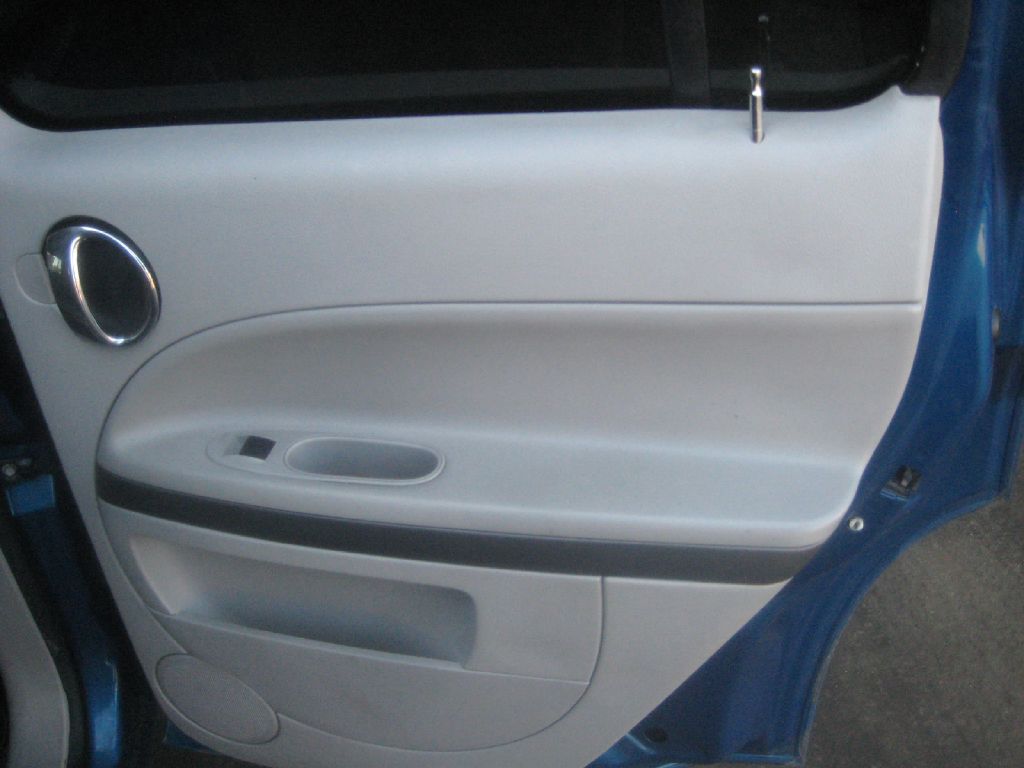 Photo 15 of this CHEVROLET HHR