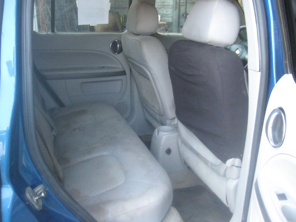 Photo 16 of this CHEVROLET HHR