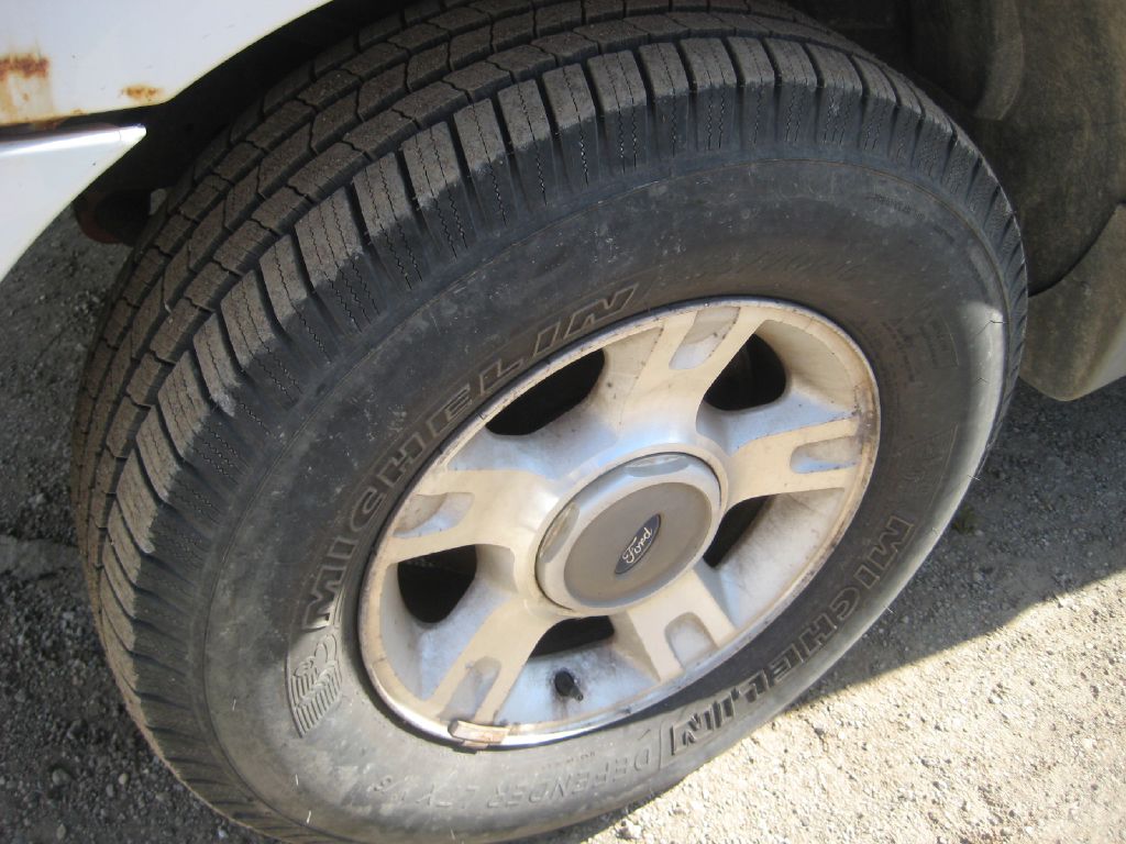 Photo 8 of this FORD EXPLORER SPORT