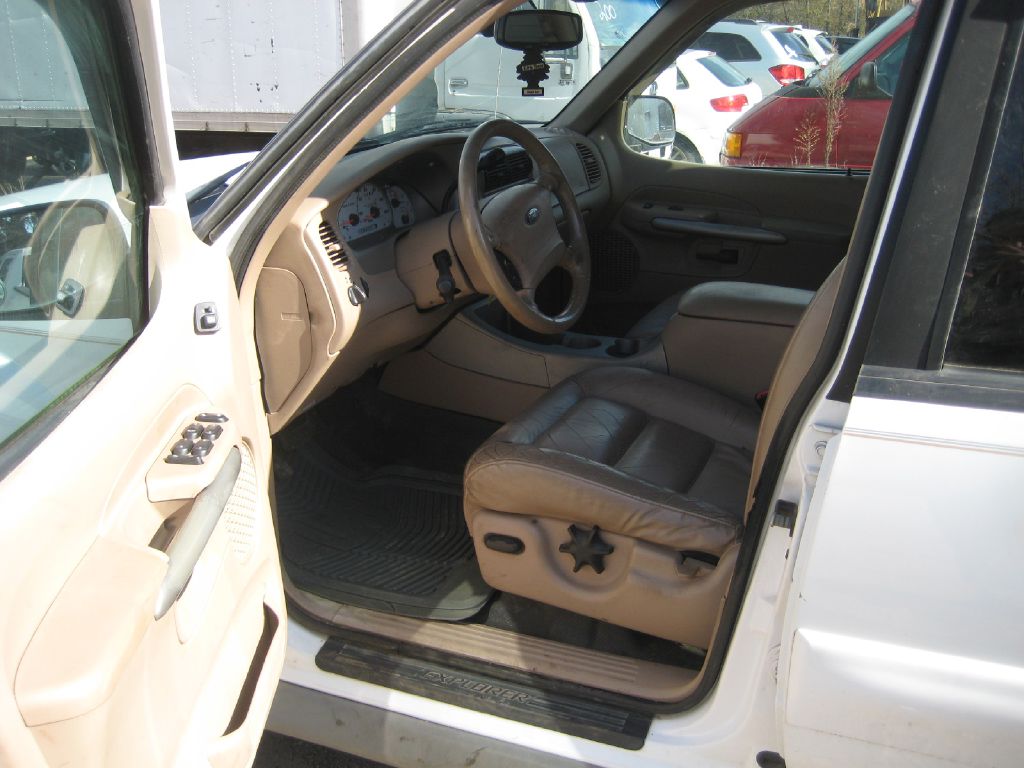 Photo 9 of this FORD EXPLORER SPORT
