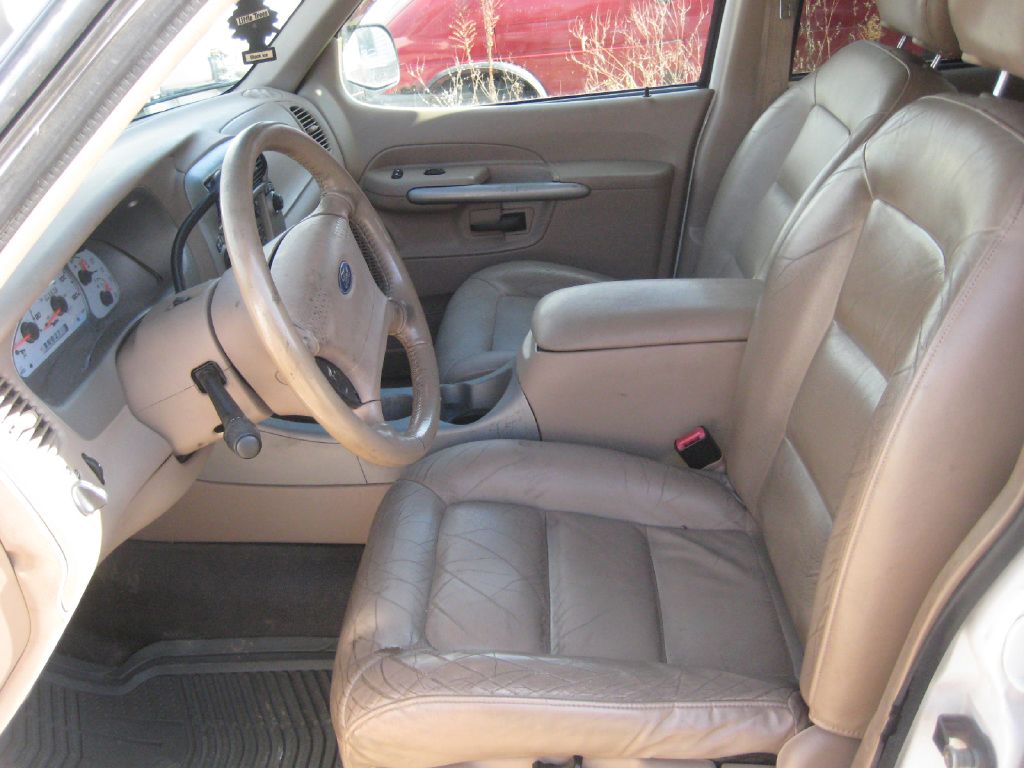Photo 10 of this FORD EXPLORER SPORT