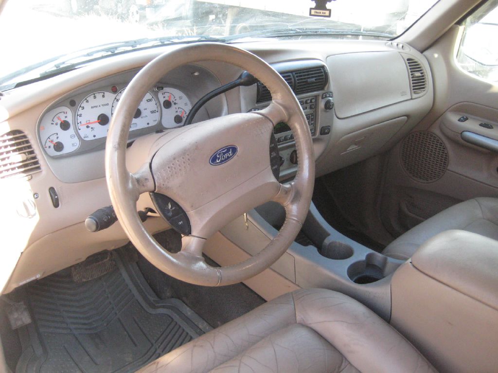Photo 11 of this FORD EXPLORER SPORT
