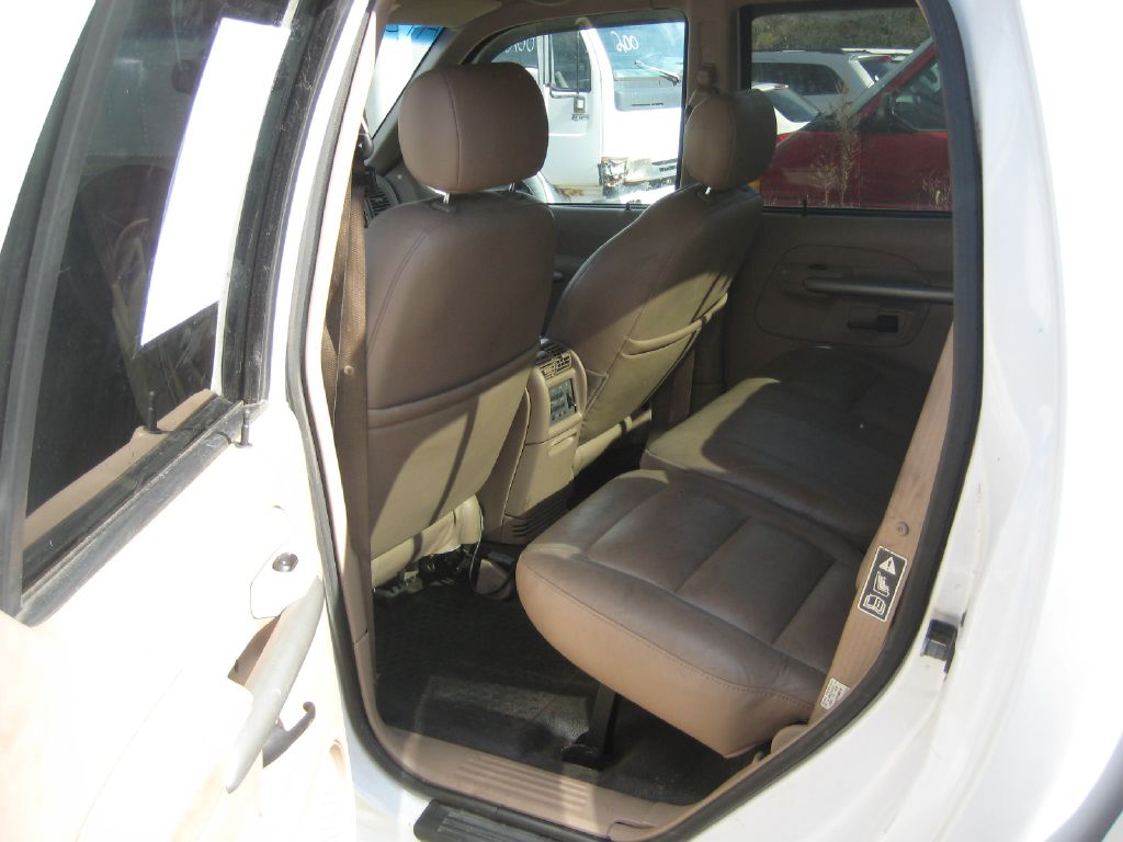 Photo 12 of this FORD EXPLORER SPORT