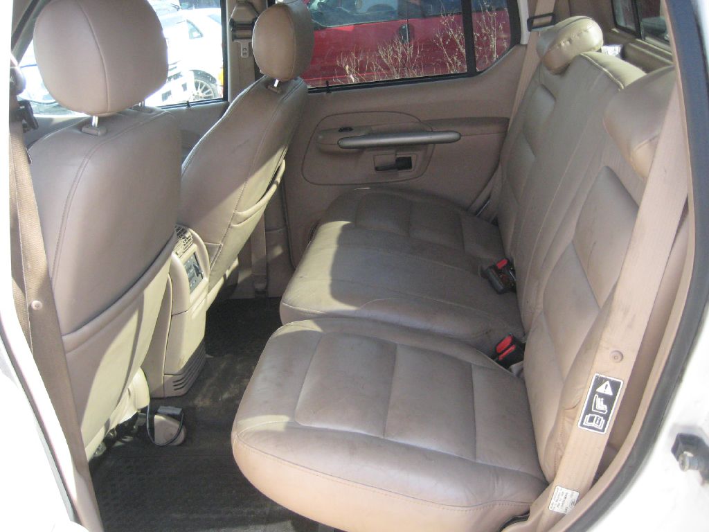Photo 13 of this FORD EXPLORER SPORT
