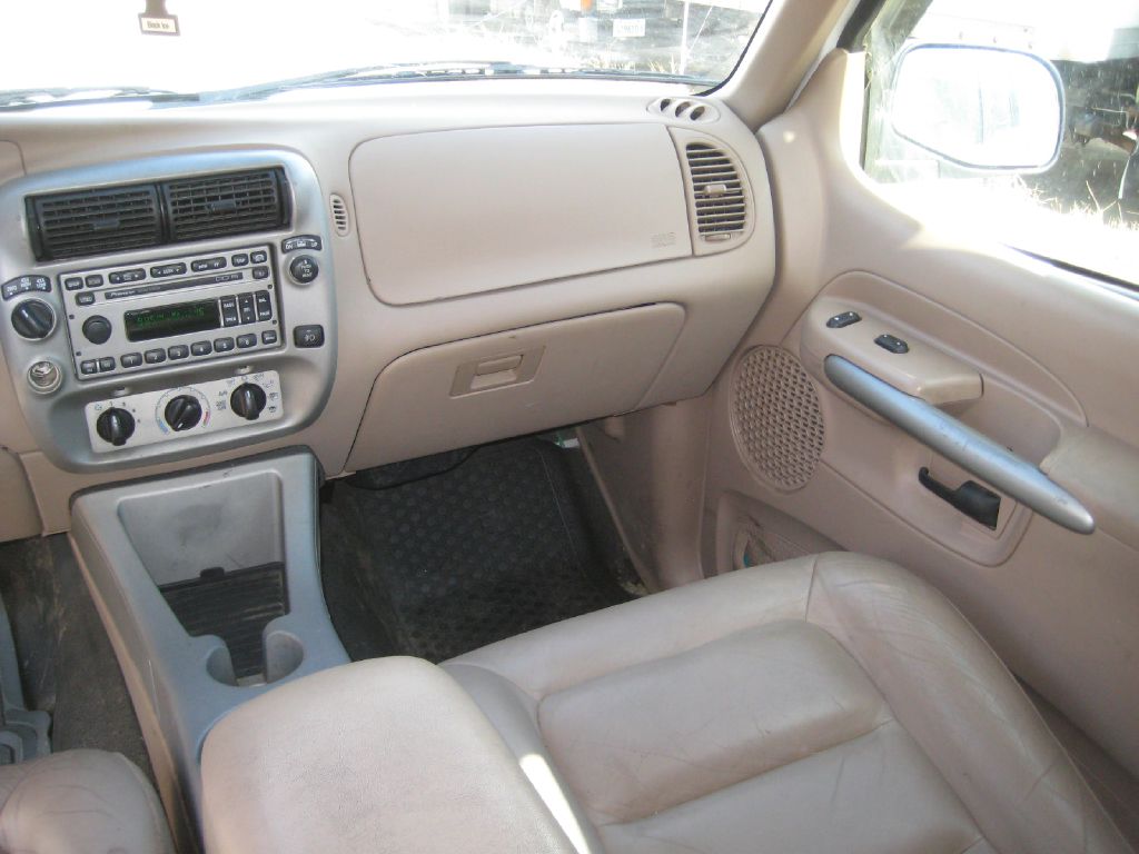 Photo 14 of this FORD EXPLORER SPORT