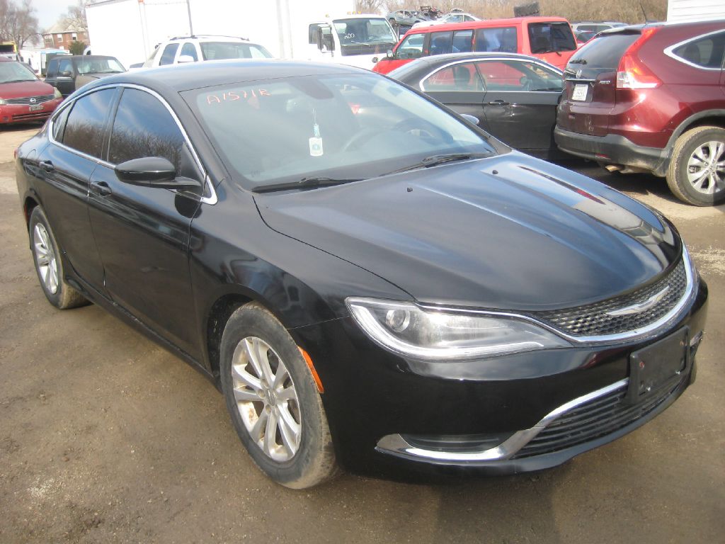 Photo 3 of this CHRYSLER 200
