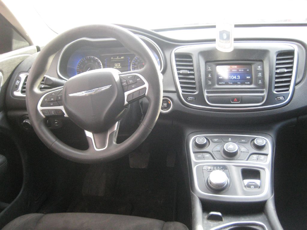 Photo 14 of this CHRYSLER 200
