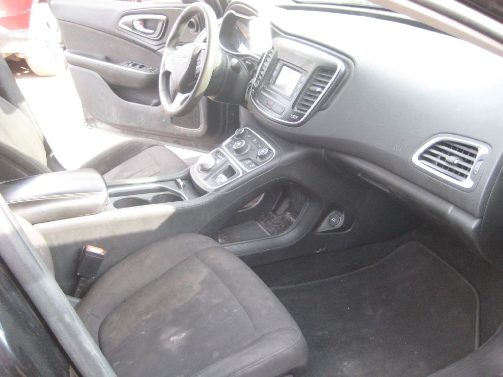 Photo 18 of this CHRYSLER 200