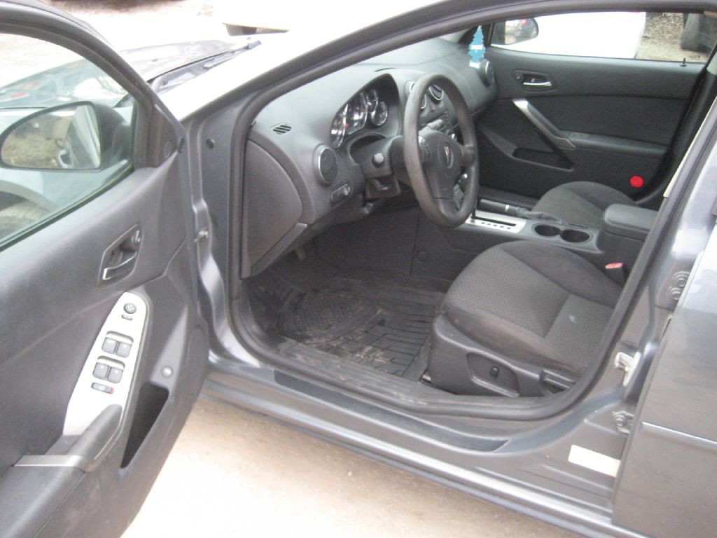 Photo 7 of this PONTIAC G6