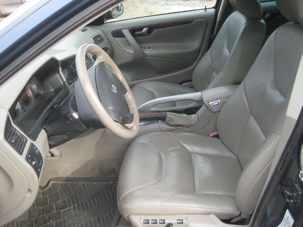 Photo 10 of this VOLVO XC70