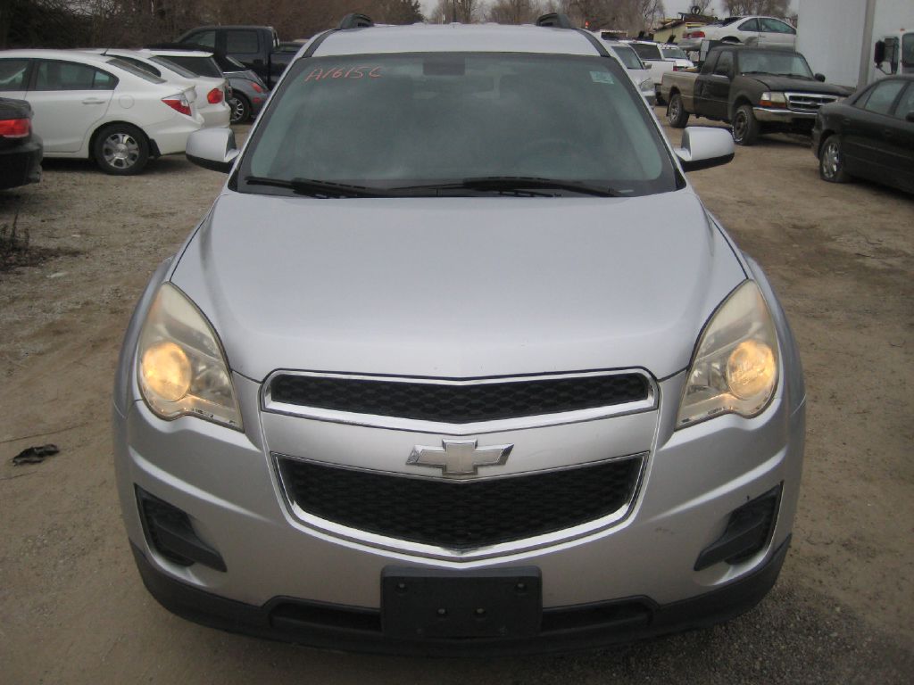 Photo 2 of this CHEVROLET EQUINOX