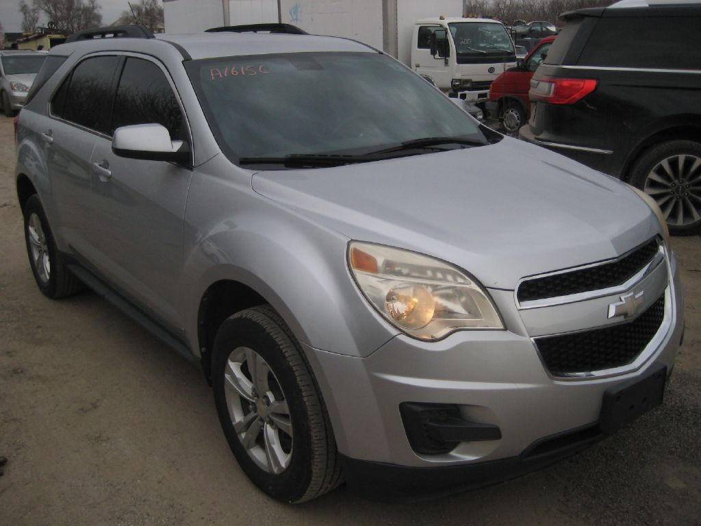 Photo 3 of this CHEVROLET EQUINOX
