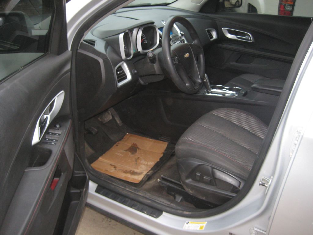 Photo 9 of this CHEVROLET EQUINOX