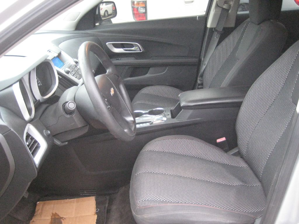 Photo 10 of this CHEVROLET EQUINOX