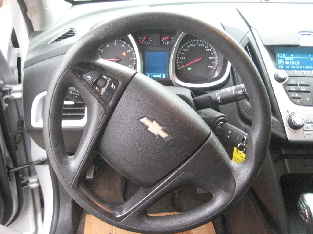 Photo 23 of this CHEVROLET EQUINOX