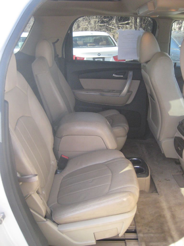 Photo 14 of this GMC ACADIA