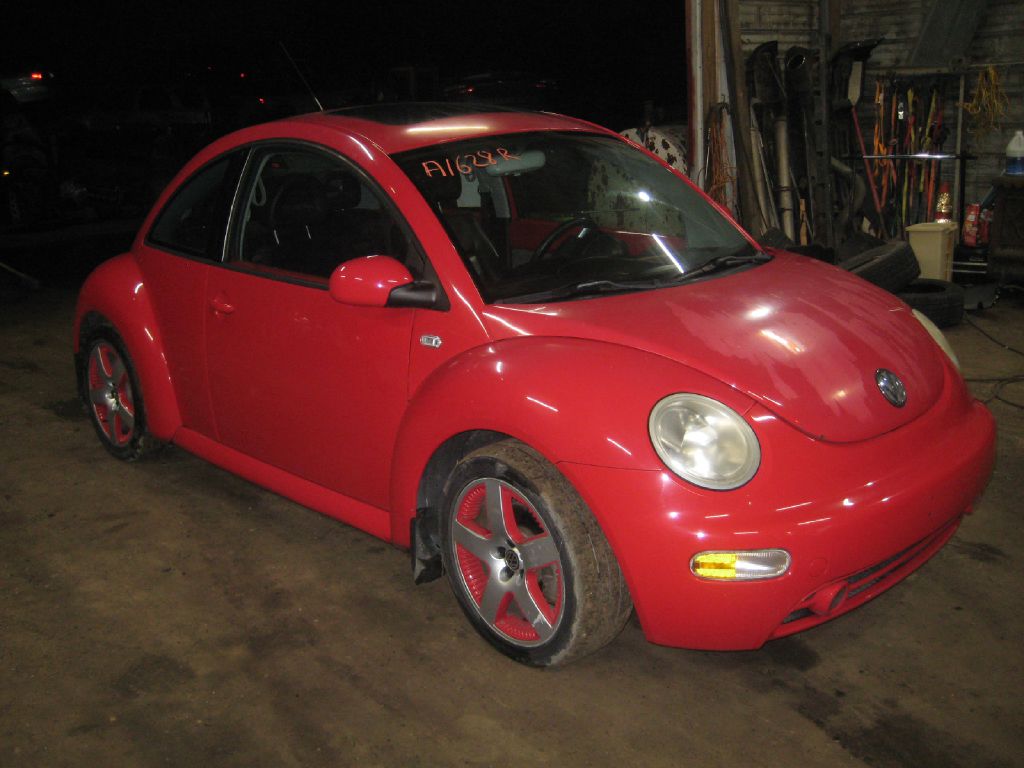 VOLKSWAGEN NEW BEETLE 2001 VOLKSWAGEN NEW BEETLE 3VWED21C91M475155