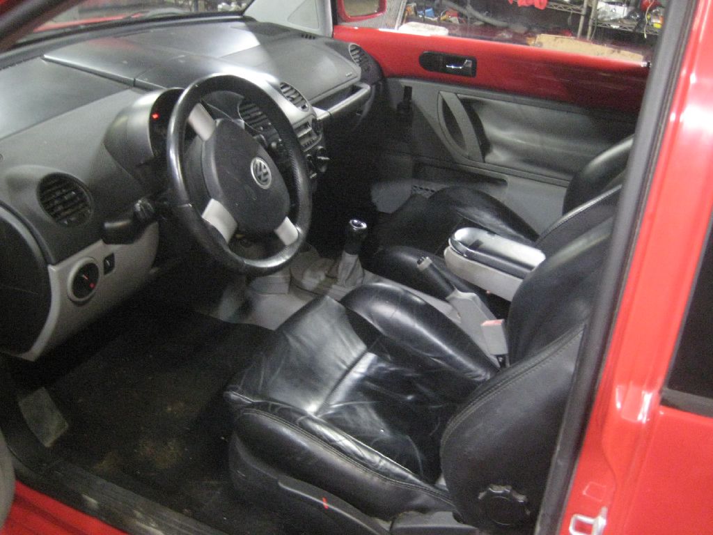 VOLKSWAGEN NEW BEETLE 2001 VOLKSWAGEN NEW BEETLE 3VWED21C91M475155
