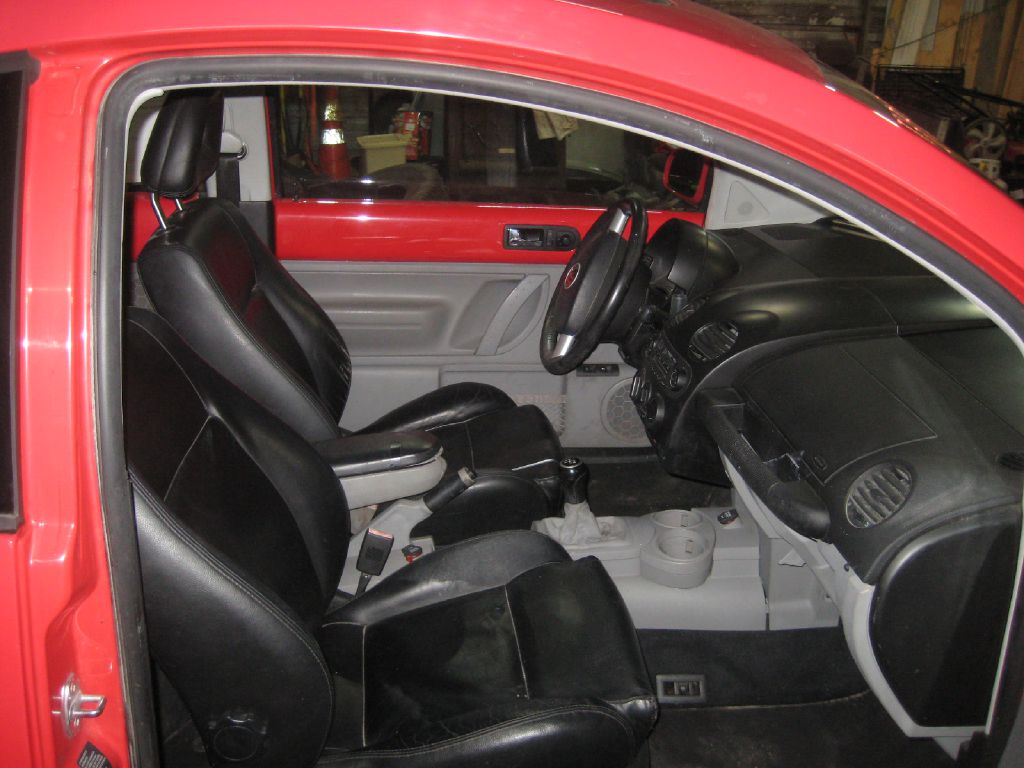 VOLKSWAGEN NEW BEETLE 2001 VOLKSWAGEN NEW BEETLE 3VWED21C91M475155
