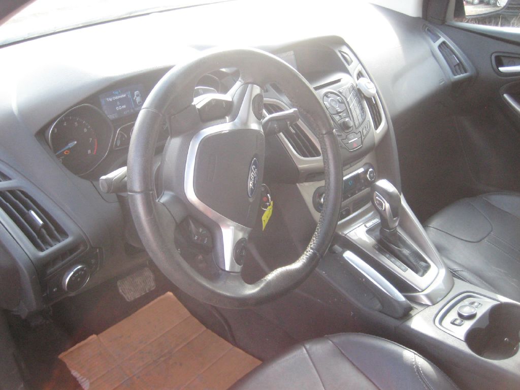 Photo 9 of this FORD FOCUS