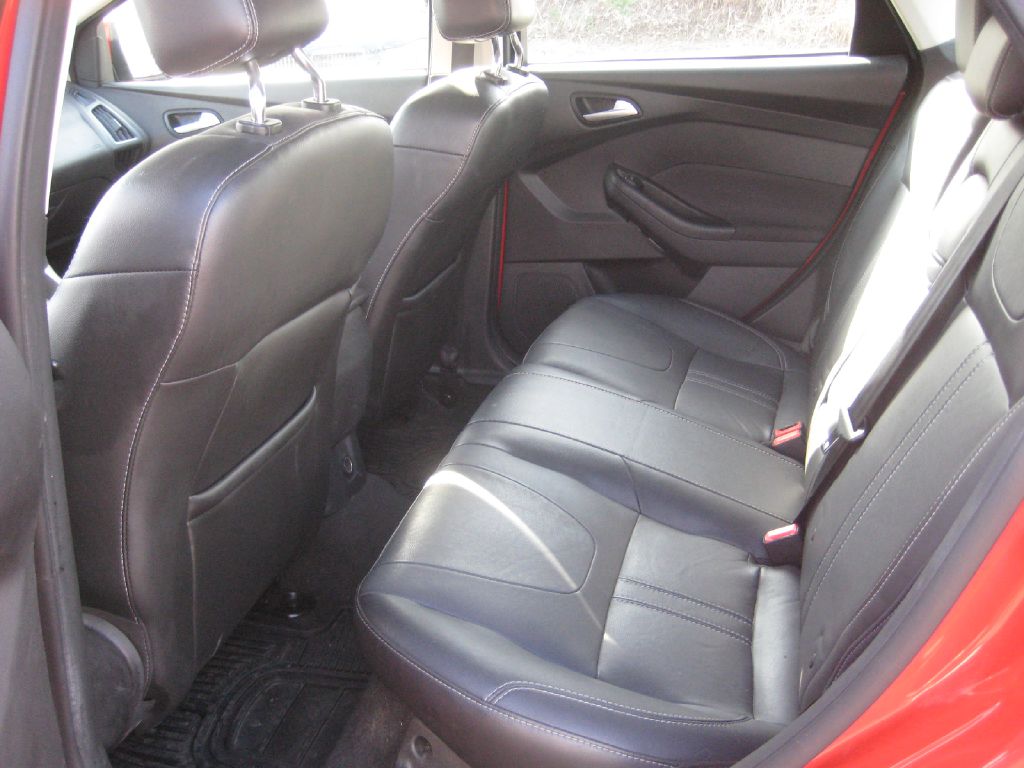 Photo 11 of this FORD FOCUS