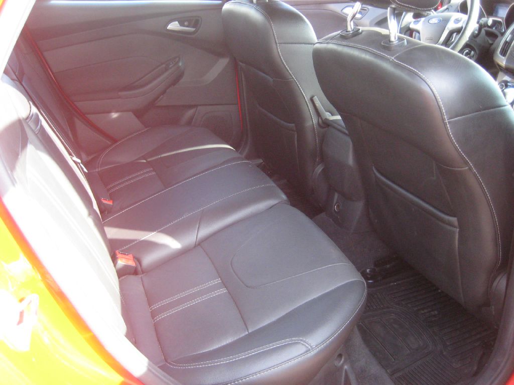 Photo 18 of this FORD FOCUS