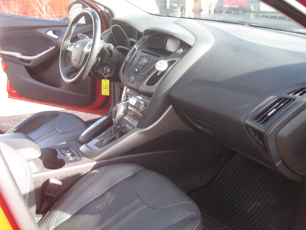 Photo 19 of this FORD FOCUS