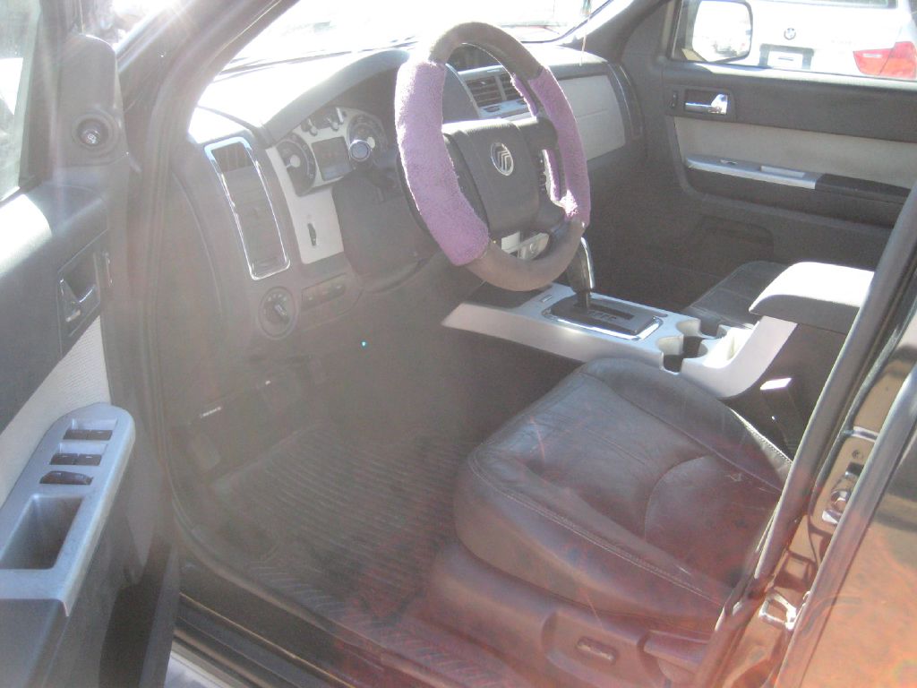 Photo 9 of this MERCURY MARINER